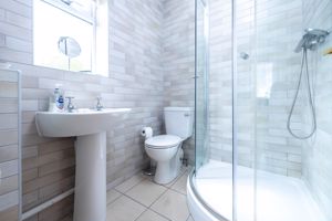 Shower room- click for photo gallery